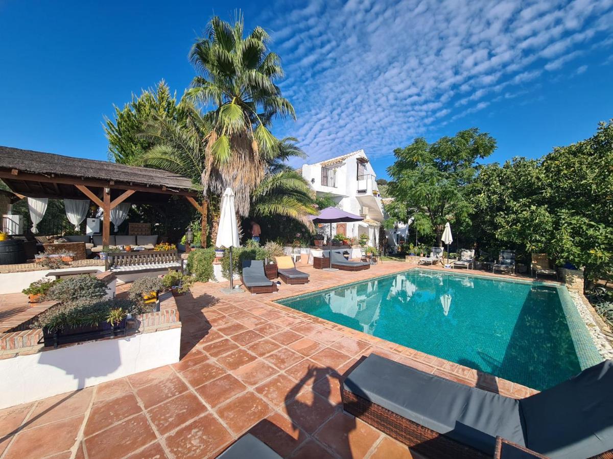 Bed and Breakfast Cortijo La Haza Iznájar Esterno foto